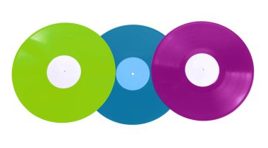 Beyaz arkaplanda üç renkli vinil plak