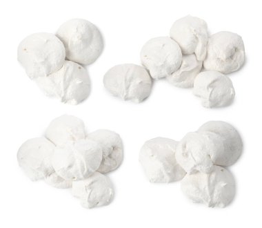 Beyaza izole edilmiş lezzetli kremalı kurabiyeler, kolaj. Üst görünüm