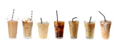 Beyaza izole edilmiş ferahlatıcı buzlu kahve seti.