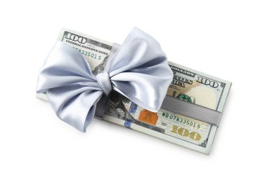 Para bonusu. Beyaz, üst görünümü yay izole dolar banknotları