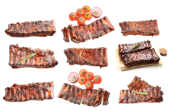 Beyaz arka planda nefis ızgara kaburgalar, kolaj.