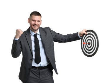 Hedef alınıyor. Beyaz arkaplanda ok ve dart tahtası olan adam