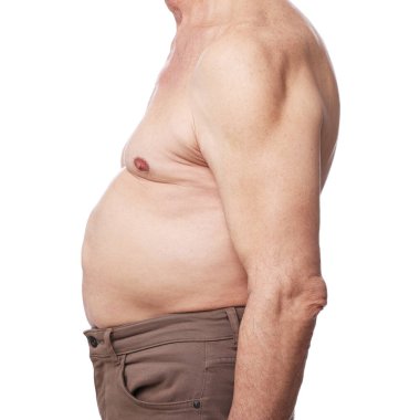 Beyaz arka planda kötü duruşu olan son sınıf öğrencisi, yakın plan.