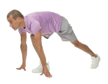 Beyaz arkaplanda başlangıç konumunda çalışan