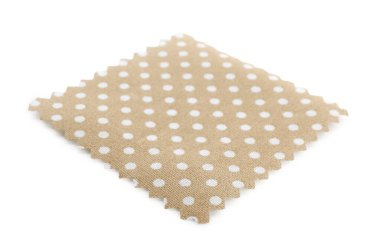 Benekli kahverengi kumaş örneği beyaz üzerine izole edilmiş