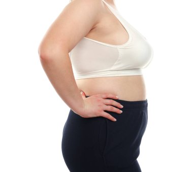 Kilo kaybı. Artı beyaz arka planda boyda bir kadın, yakın plan.