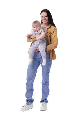 Annesi ve beyaz arka plandaki sevimli bebeği.