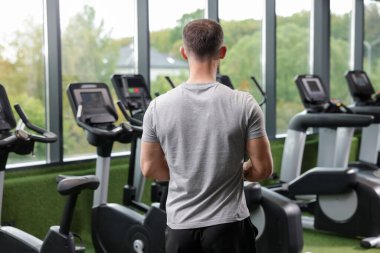 Spor merkezinde kişisel antrenör, arka plan