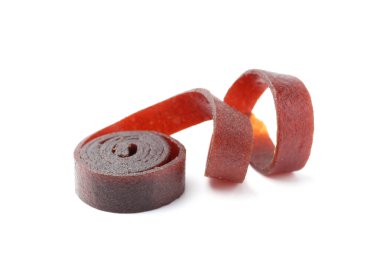 Beyaz arka planda lezzetli meyve rulosu