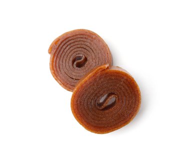 Beyaz arka planda nefis meyve dürümleri, üst manzara.