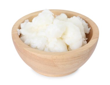 Shea yağı üzerinde beyaz izole kase