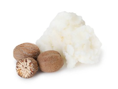 Beyaz üzerine izole edilmiş doğal Shea yağı yığını.