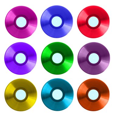 Beyaz arkaplan, kolaj üzerinde birçok renk vinil kayıtları