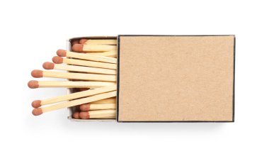 Kutudaki kibritler beyaz, üst görünümde izole edilmiş. Tasarım için model