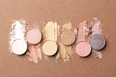 Kahverengi arka planda, düz zeminde güzel göz falı doldur.