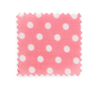 Puantiyeli pembe kumaş örneği beyaz, üst görünümde izole edilmiş.