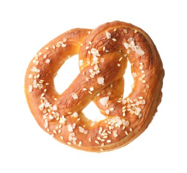 Lezzetli kraker, beyaz üzerine tuz dökülmüş.