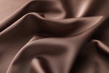 Arkaplan olarak buruşuk açık kahverengi ipek kumaş, yakın plan