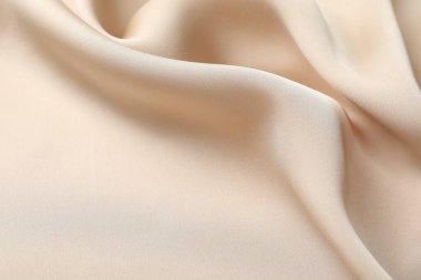 Arka plan olarak buruşmuş bej ipek kumaş. Metin için boşluk