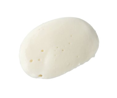 Beyaz üzerine izole edilmiş mozzarella peyniri dilimi.