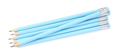 Birçok keskin grafit kalem beyaz üzerine izole, üst görünüm