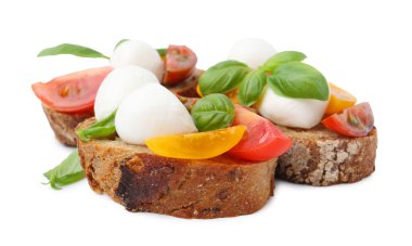 Beyaz peynirli, domatesli ve fesleğenli lezzetli sandviçler.