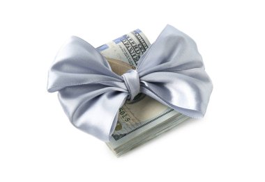 Para bonusu. Beyaz üzerinde yay olan dolar banknotları