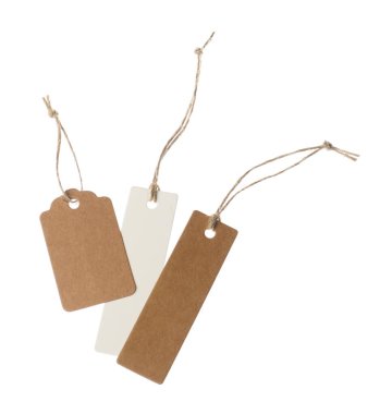 Beyaz üzerine izole edilmiş dizgileri olan farklı boş etiketler