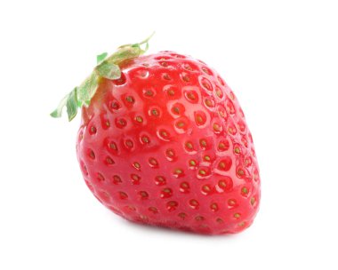 Olgunlaşmış bir çilek beyazda izole edilmiş.