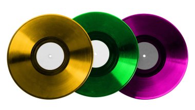 Beyaz arkaplanda üç renkli vinil plak