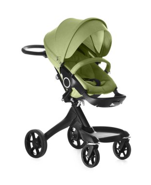 Bebek arabası. Zeytin rengi tenteli modern bebek arabası beyaza izole edilmiş.