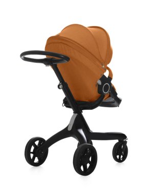 Bebek arabası. Beyaz tenteli modern bebek arabası.