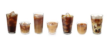 Farklı bardaklarda buzlu kahve içecekler, beyaz, set.