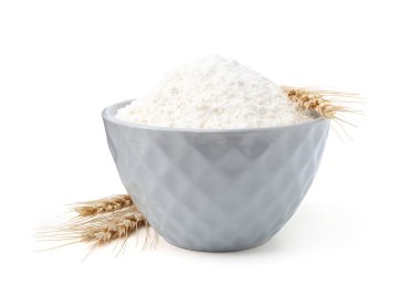 Kasede buğday unu ve beyaz arka planda çiviler.