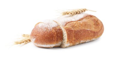 Taze kesilmiş ekmek ve çiviler beyazda izole edilmiş.