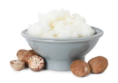 Beyaz tenceredeki doğal Shea yağı.