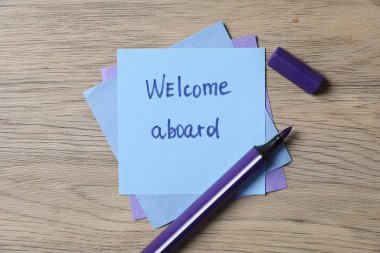 Kağıt not ile birlikte 