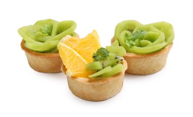 Beyaza izole edilmiş nane ve meyveli tart. Tatlı nefis.