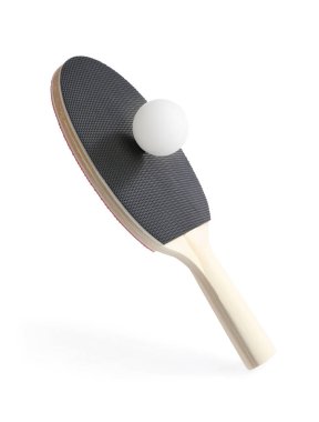 Ping pong raketi ve topu beyaza izole edilmiş.