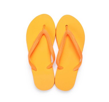 Süslü turuncu parmak arası terlikler, beyaz, üst manzara. Plaj aksesuarı