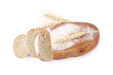 Taze ekmek ve çiviler beyaza izole edilmiş, üst manzara