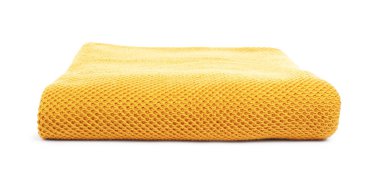 Katlanmış turuncu yün battaniye beyaza izole edilmiş.