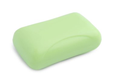 Beyaza izole edilmiş bir sabun çubuğu. Kişisel temizlik.