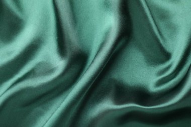 Arkaplan olarak buruşmuş yeşil ipek kumaş, üst görünüm