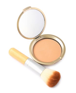 Ayna ve fırça ile açık yüz pudrası beyaz, üst görünüm izole