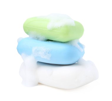 Köpüklü sabun çubukları beyaza izole edilmiş