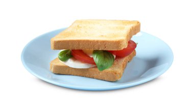 Beyaz arka planda mozarella peynirli, domatesli ve fesleğenli lezzetli sandviç.