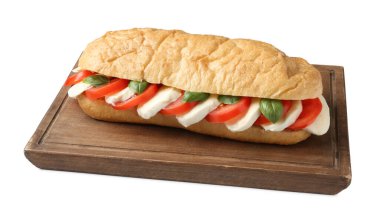 Beyaz peynirli, domatesli ve fesleğenli lezzetli sandviç.