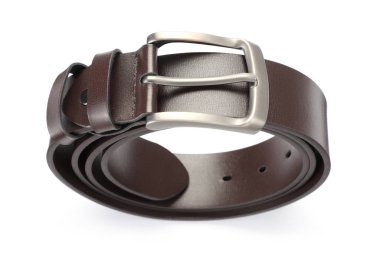 Bir kahverengi deri kemer beyaza izole edilmiş, yukarıda.