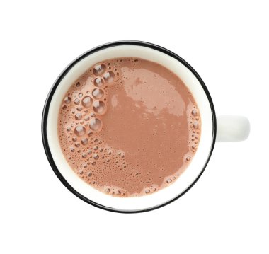 Bardaktaki lezzetli çikolatalı süt beyaza izole edilmiş.